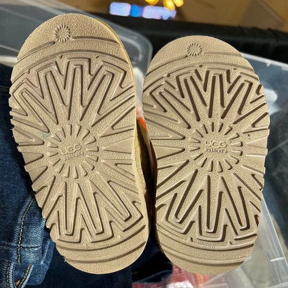 UGG Classic Toddler Size 6 Chestnut Suede Sheepskin Boots - Picture 9 of 10